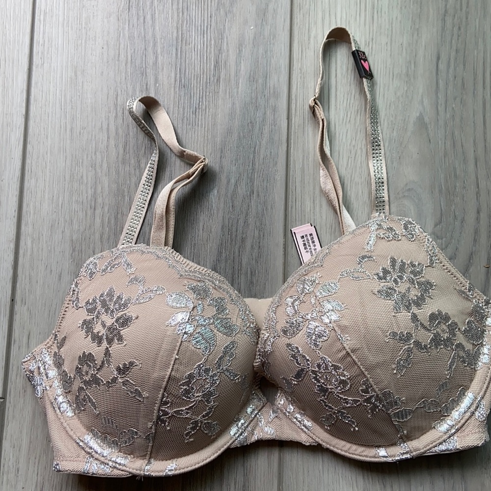 32C nude bra